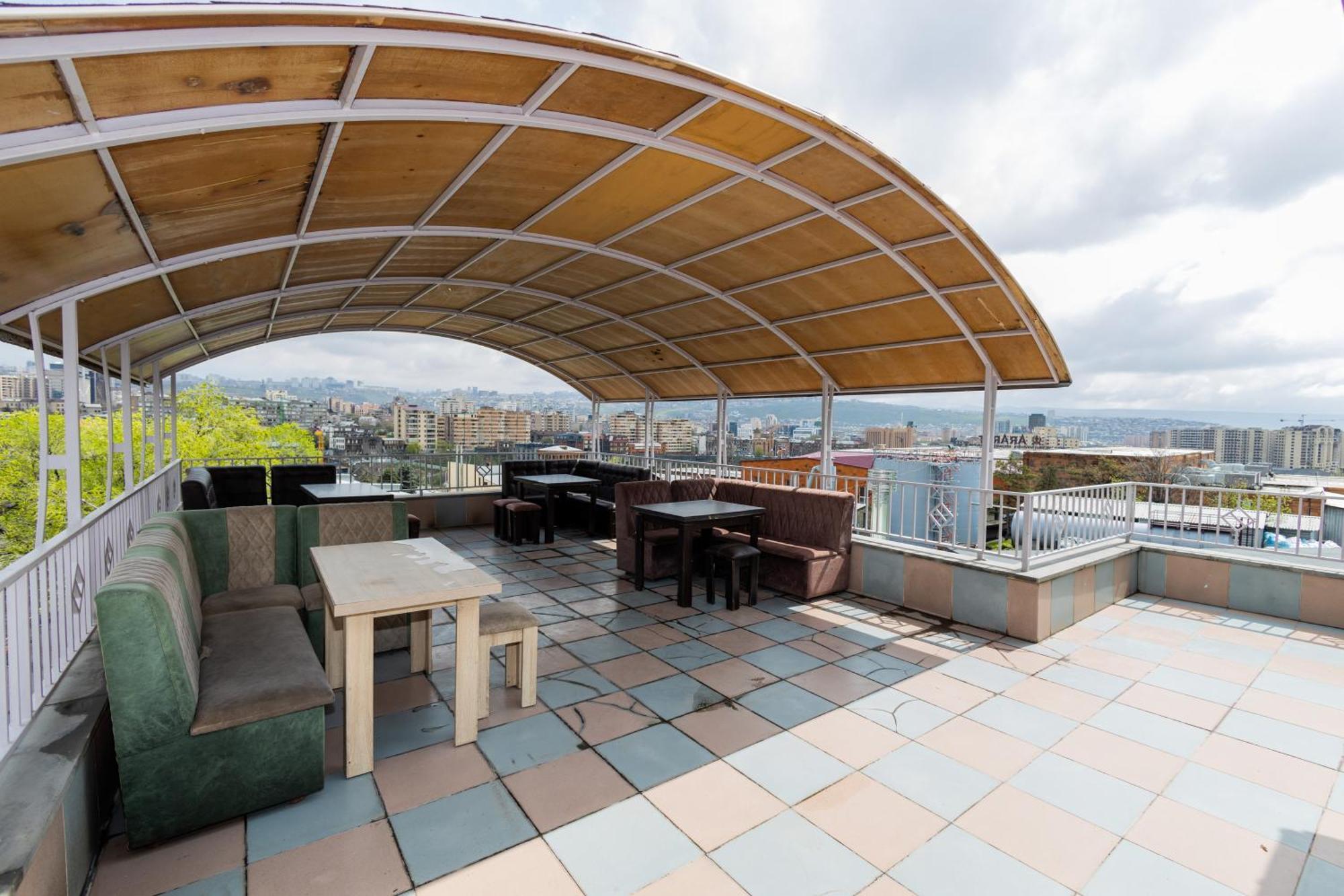 Yan Hotel Yerevan Exterior photo