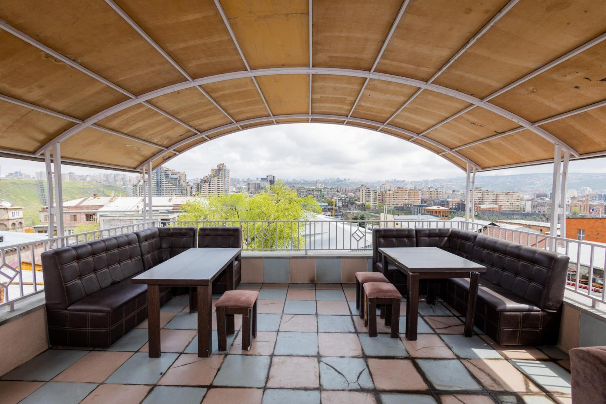 Yan Hotel Yerevan Exterior photo