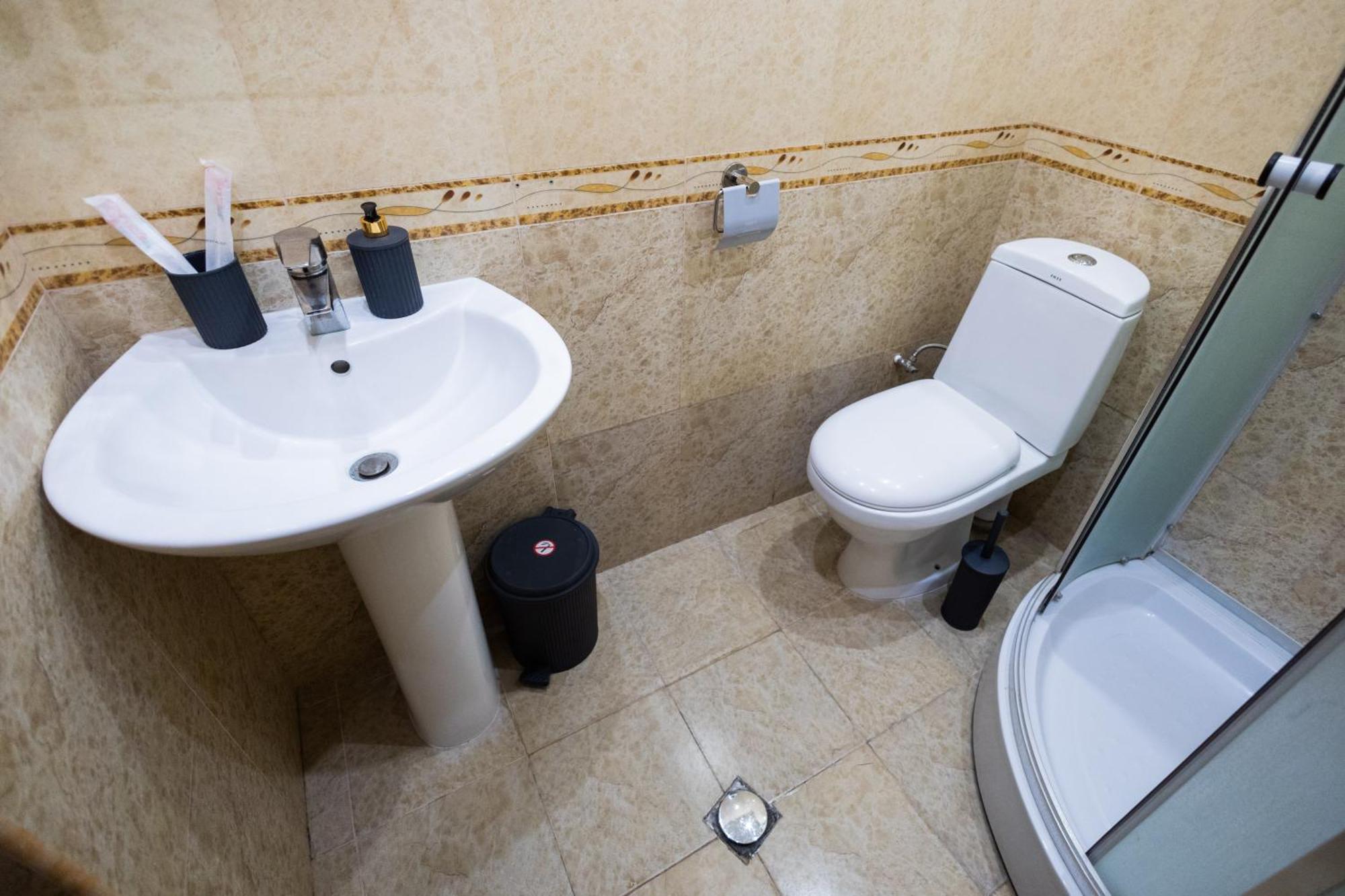 Yan Hotel Yerevan Exterior photo